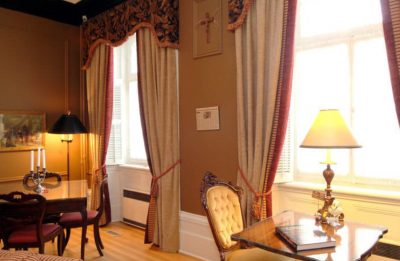 Manoir-de-Blois-Chambre-231208234m